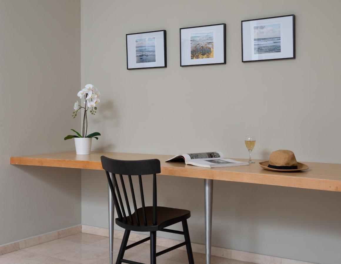 Aparthotel Okeanos On The Beach Herzliya Ngoại thất bức ảnh