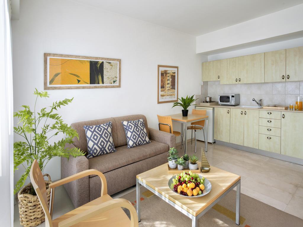 Aparthotel Okeanos On The Beach Herzliya Phòng bức ảnh