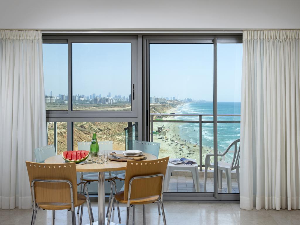 Aparthotel Okeanos On The Beach Herzliya Phòng bức ảnh